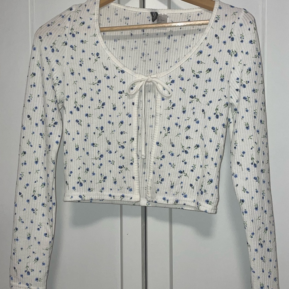 H&M White and Blue Floral Blouse
